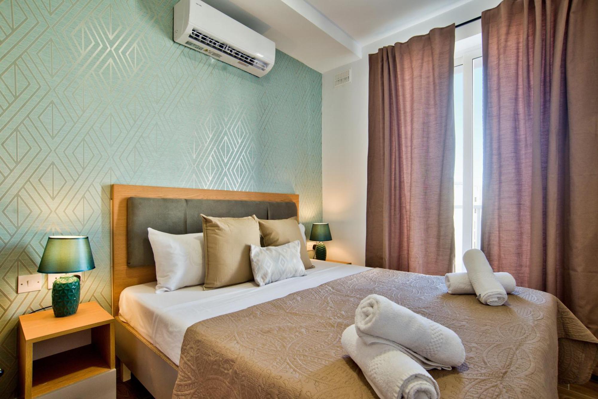 Sliema 2-Bedroom Central Apartments And Penthouse With Jacuzzi Extérieur photo