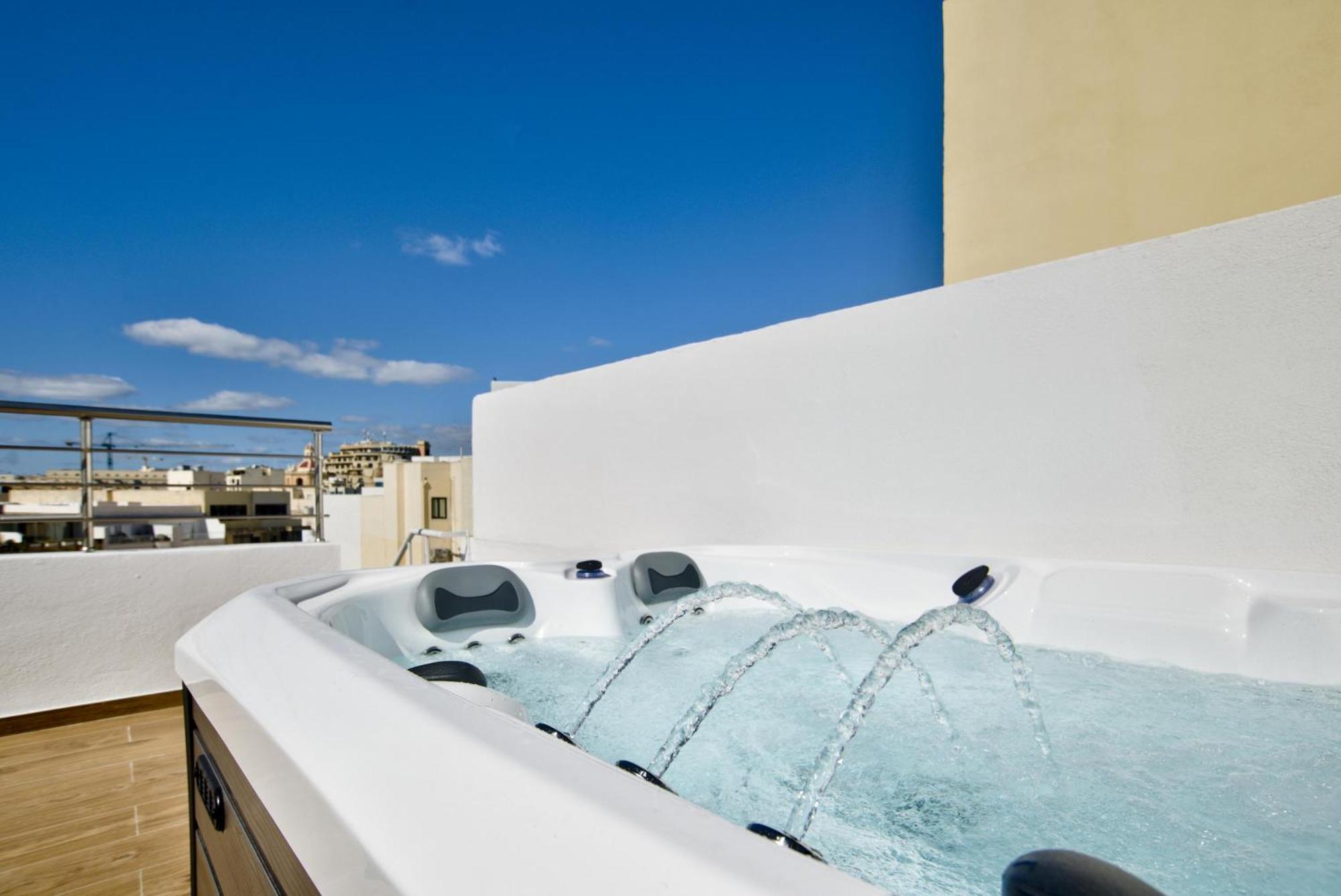 Sliema 2-Bedroom Central Apartments And Penthouse With Jacuzzi Extérieur photo